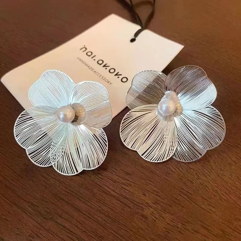 Big Exaggerated White Color Flower Stud Earrings for Women Girl French Ins Imitation Pearl Korean Wedding Romantic Jewelry Gifts - Gofionafashion