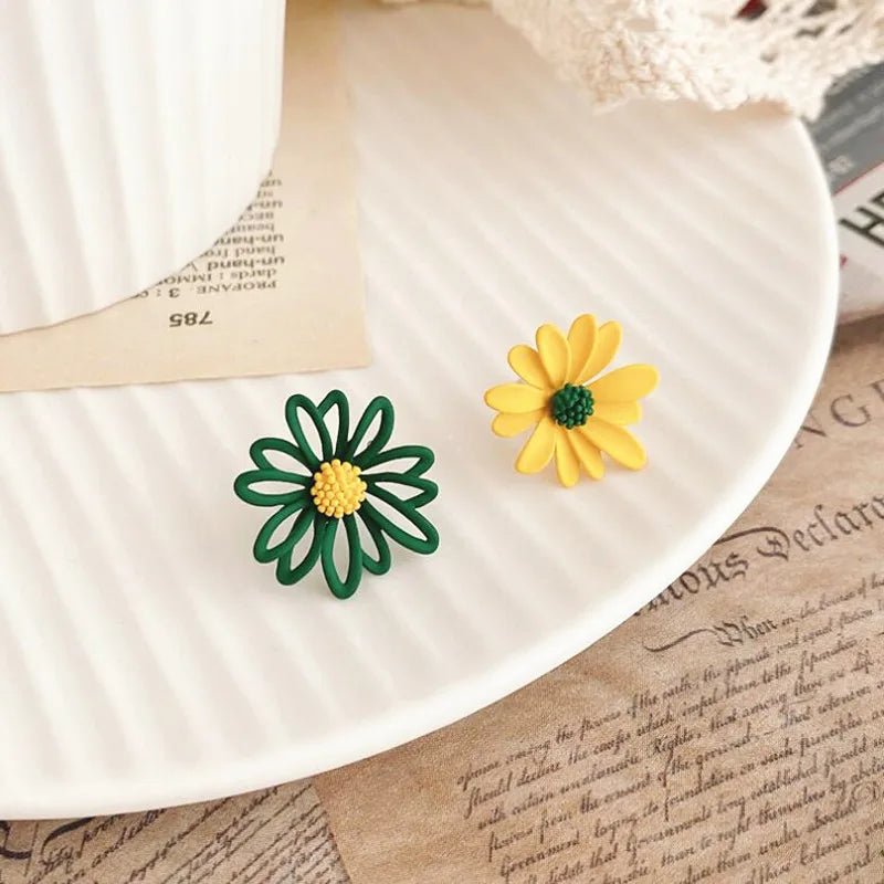 small daisy earrings female hollow flower earrings sun flower earrings chrysanthemum petals Korean version - Gofionafashion