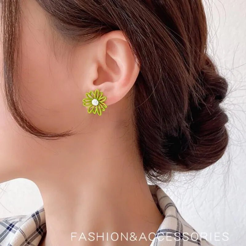 small daisy earrings female hollow flower earrings sun flower earrings chrysanthemum petals Korean version - Gofionafashion