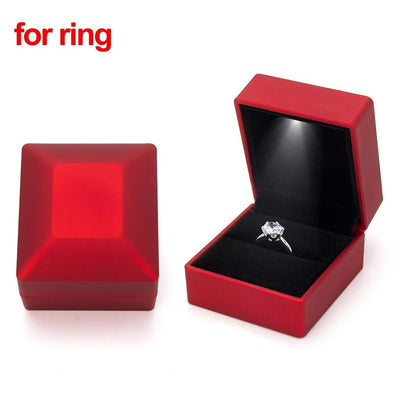 https://gofionafashion.com/products/led-jewelry-box-for-ring-necklace-boxes-with-light-engagement-ring-display-gifts