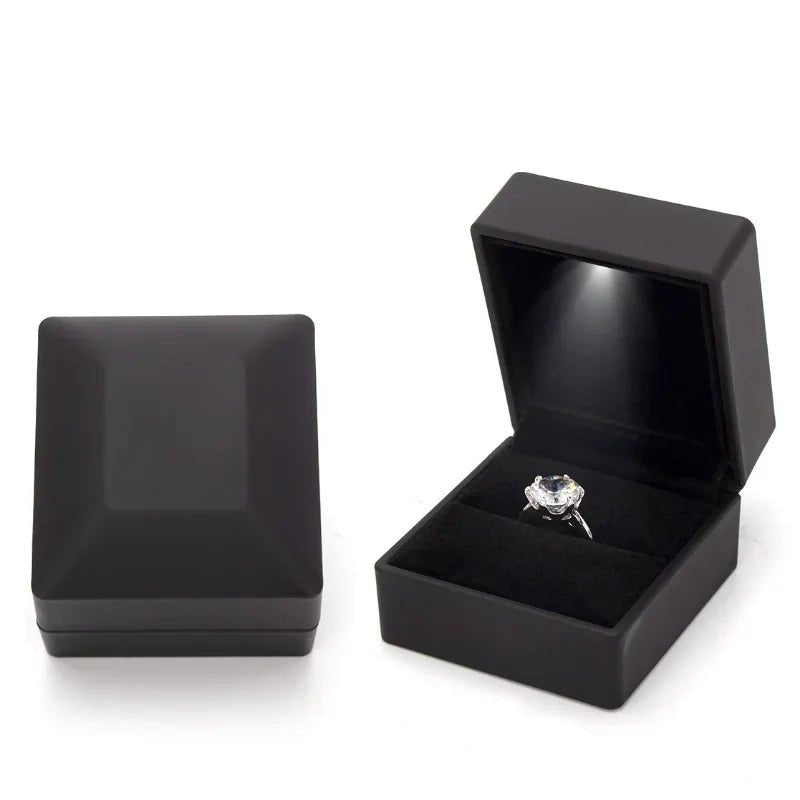 https://gofionafashion.com/products/led-jewelry-box-for-ring-necklace-boxes-with-light-engagement-ring-display-gifts